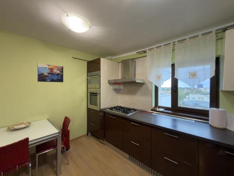 Apartament cu 3 camere de închiriat in Piata Victoriei