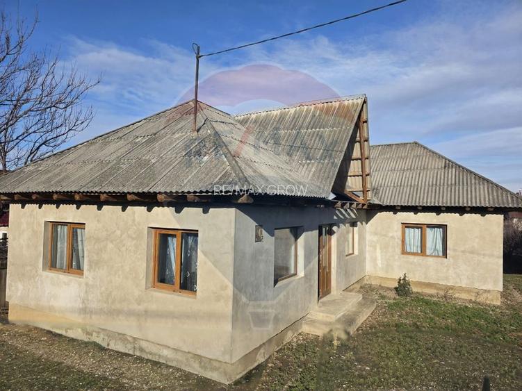 De vanzare casa solida cu teren generos si acces facil Lespezi Bacau - 6