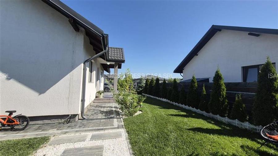Casa individuala de vanzare, cu 3 camere, in  Lunca Cetatuii - 21