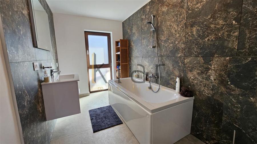 Casa renovata 200mp pe 2 niveluri,parcare,curte cu foisor,Centru zona str. Paris