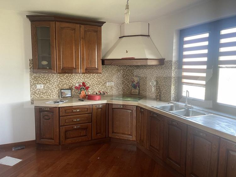Casa de vanzare | 384mp construiti | Botiz