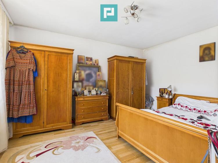 Casă cu 2 camere și teren de 1450 mp în Aradul Nou