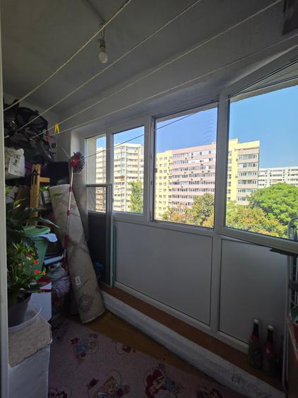 Piata Delfinului/soseaua Pantelimon,stradal