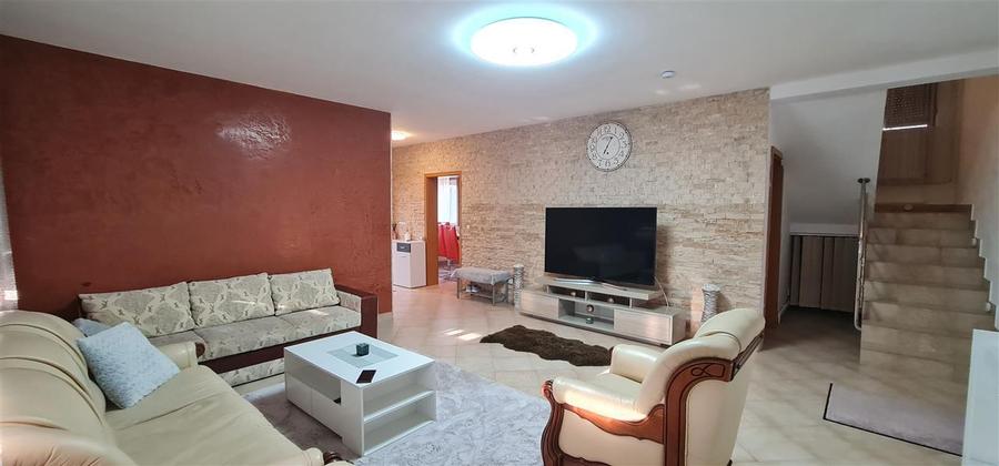Vila P+M cu garaj inchis, in Bujac, pe colt