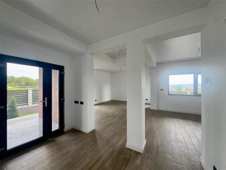 Casa Premium cu arhitectura deosebita, zona Miroslava