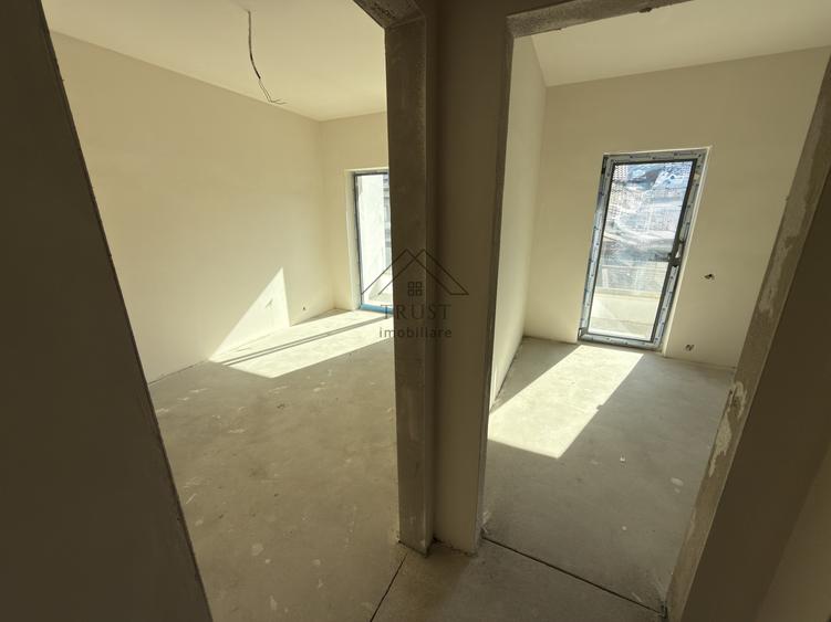 Duplex modern cu 3 dormitoare, pod circulabil și grădină amenajată în Florești