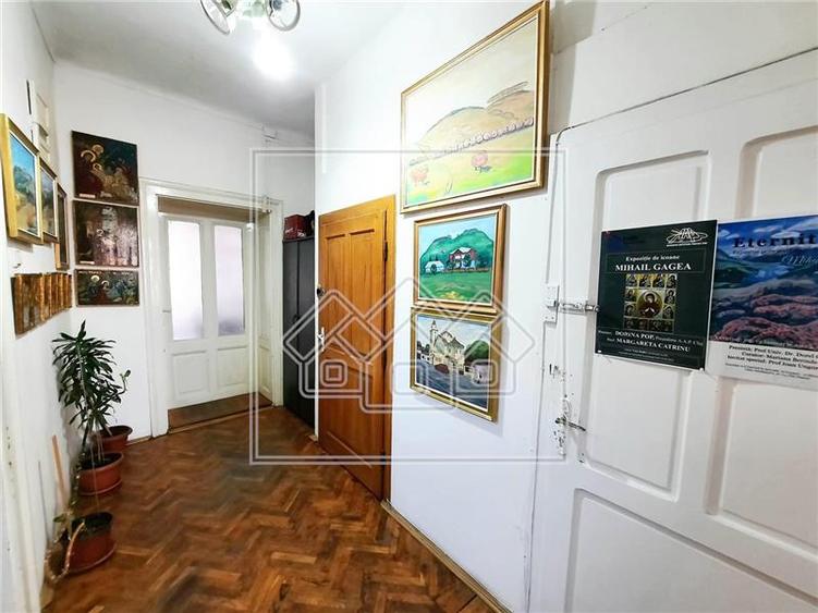 Spatiu de birouri - cladire integrala - curte 50 mp - Centru