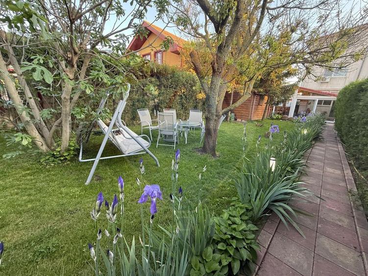 Vila de vanzare si teren 1360mp in Viile Noi