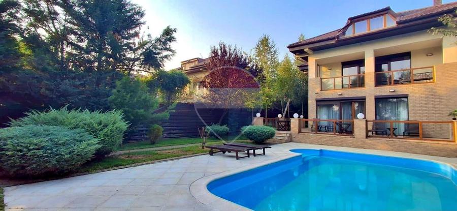 De vanzare Casă / Vilă cu 9 camere la lac cu piscina