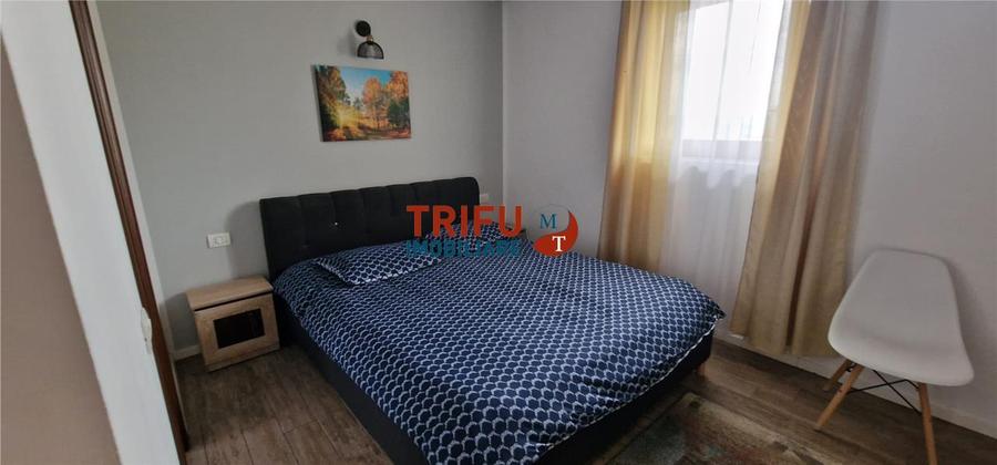 Casă tip pensiune de vânzare cu 6 camere și o casă adiacent&