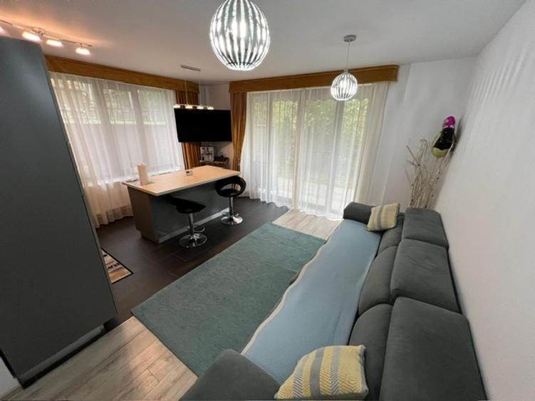 De Vanzare zona Dealul Florilor apartament 3 camere cu curte proprie