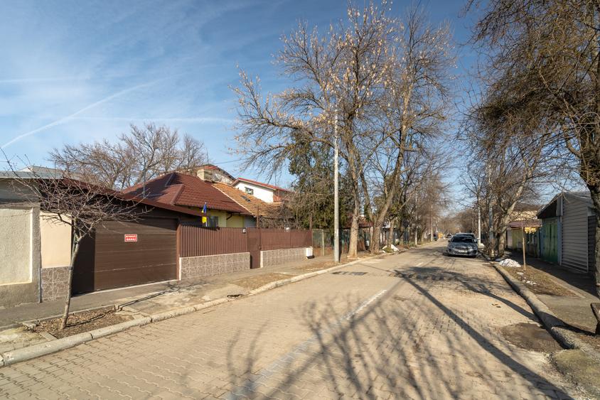 Casă cu curte generoasă pe o stradă liniștită din Bucureștii Noi
