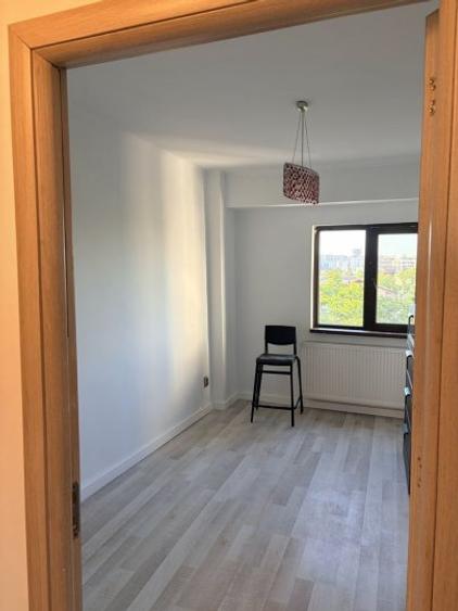 APARTAMENT 3 CAMERE  5/8 70 MP  BL 1989 5MINUTE DE METROU SI PARC