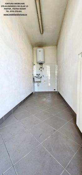 Complex imobiliar, hala, birouri si apartament, teren 1896 mp, Piatra Neamt