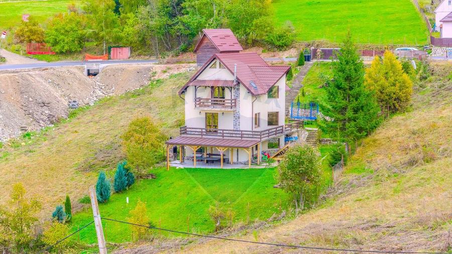 CASA DE VACANTA | 4 camere| de vânzare în FUNDATA, BRAȘOV| COMISION 0%