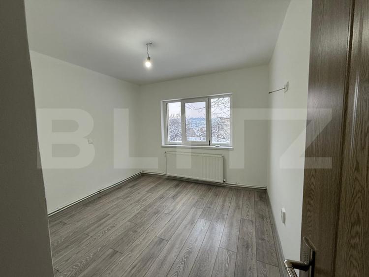 Apartament 4 camere de închiriat –ideal locuință sau activități comerciale