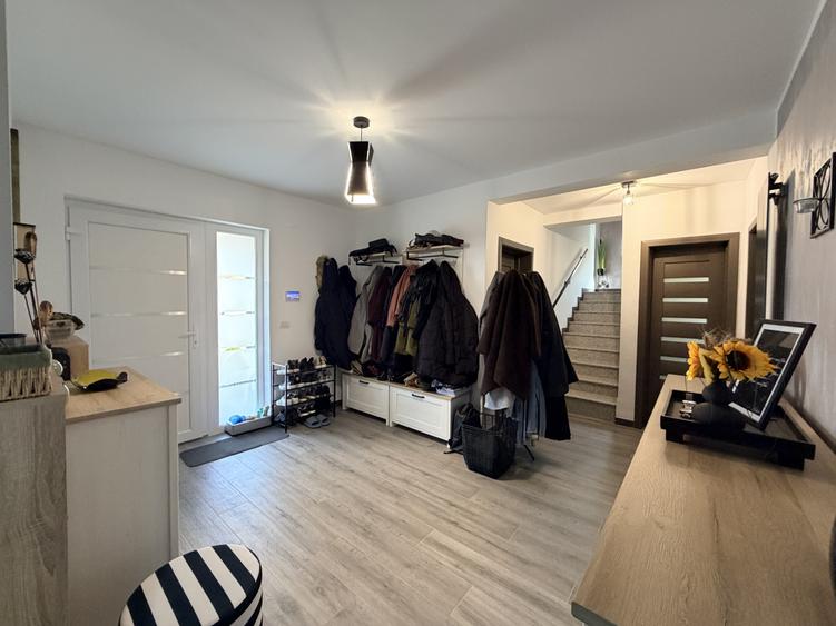 Casa premium pentru familie - zona excelenta - Mosnita Noua