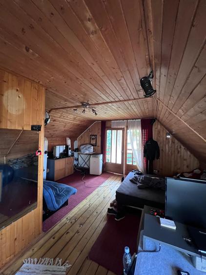 Vand casa in curte comuna in cartierul Zorilor