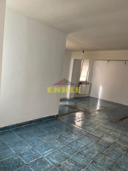 De vânzare: Hală industrială cu anexă birouri/apartament
