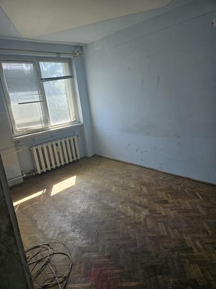 Apartament 2 camere zona Stefan Luchian , etaj 3 cu sarpanta ,decomandat