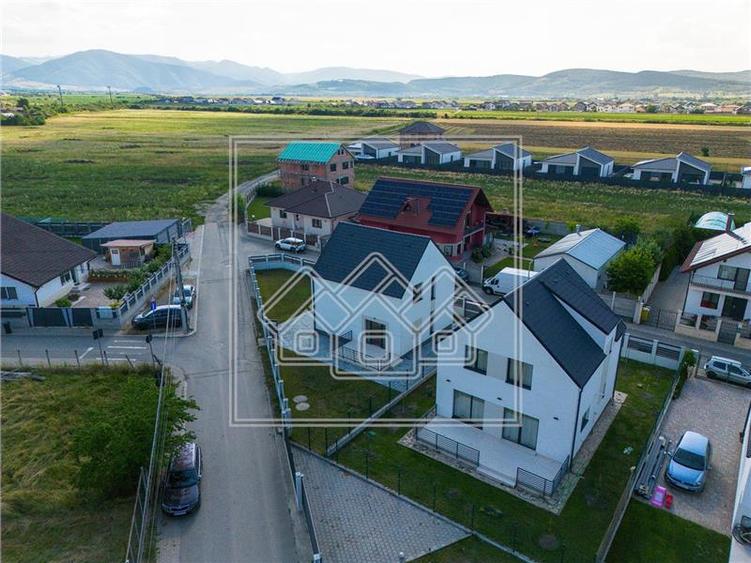 Casa noua de vanzare, 4 camere, 2 bai, terasa 21 mp, zona linistita