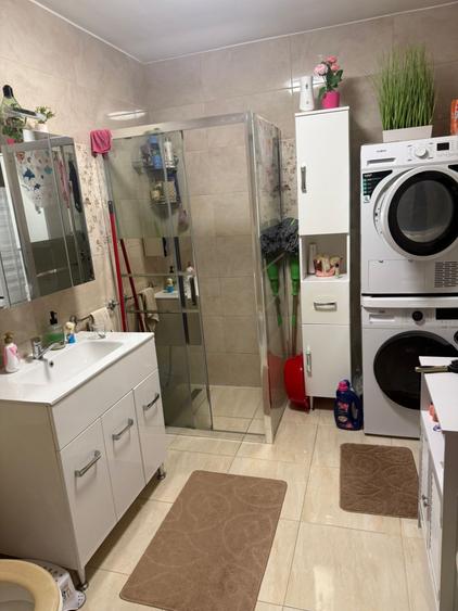 Apartament cu 3 camere , parter înalt,parcare inclusa