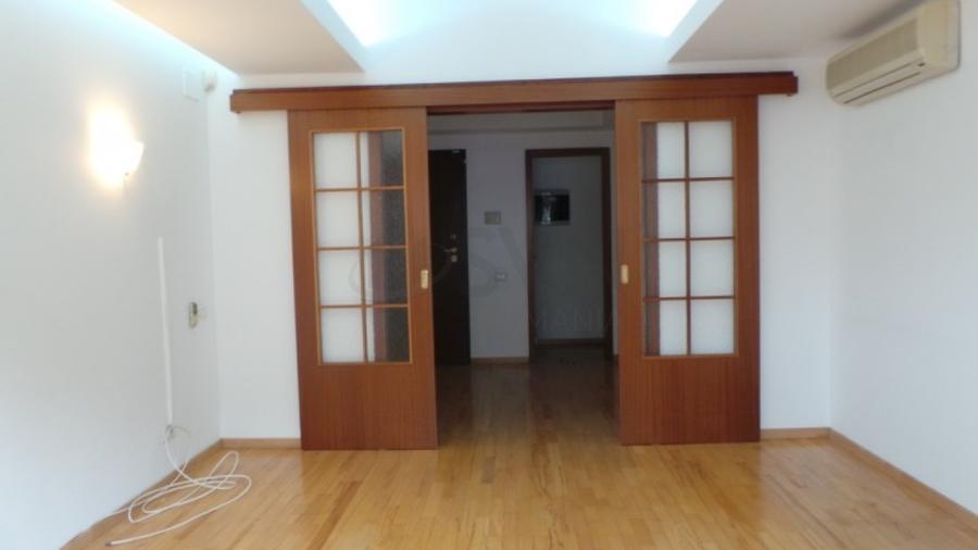 REA0131960 APARTAMENT SPATIOS AVIATORILOR STRADAL