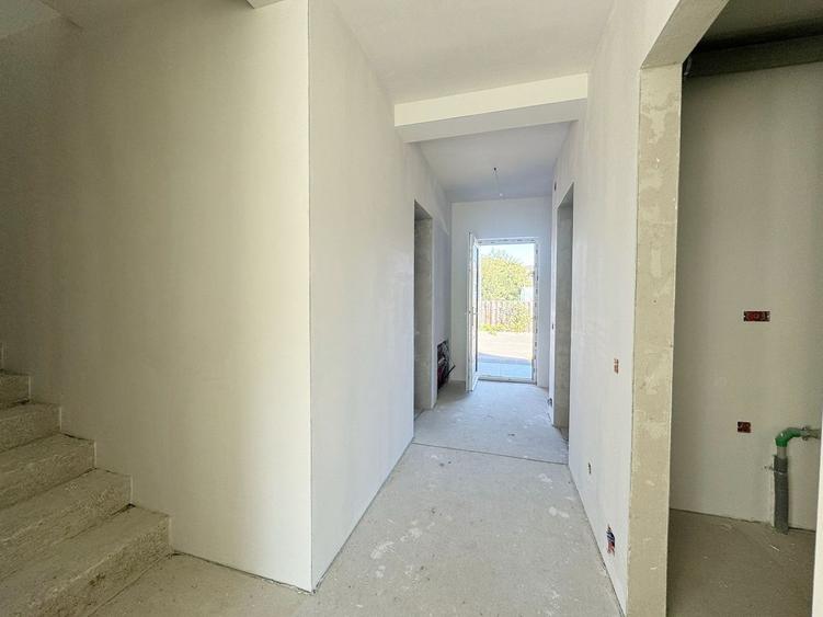 Casa tip duplex cu garaj, 130 mp utili - Floresti