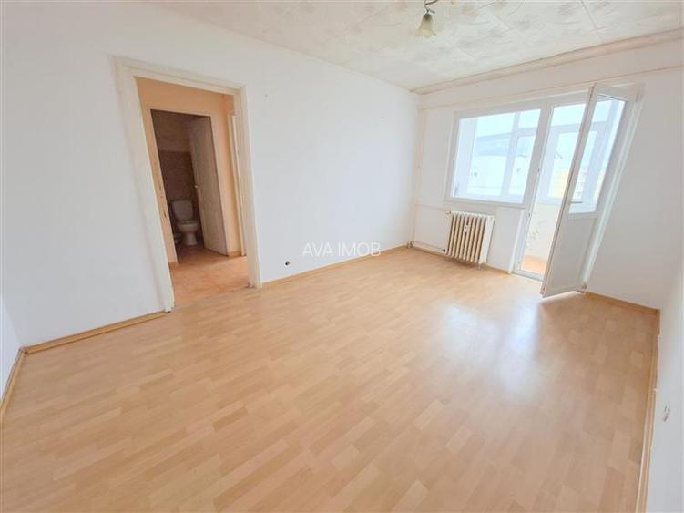 Apartament 3 camere semidecomandat, zona Milcov - 11