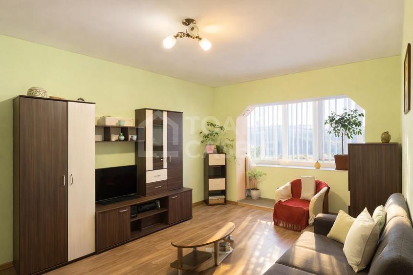 Apartament cu 3 camere, etaj intermediar, zona Dunarii