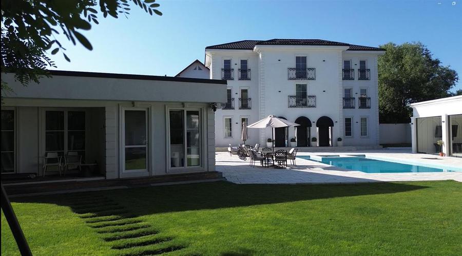 Vila superba cu Piscina! De Vanzare! 0727817187