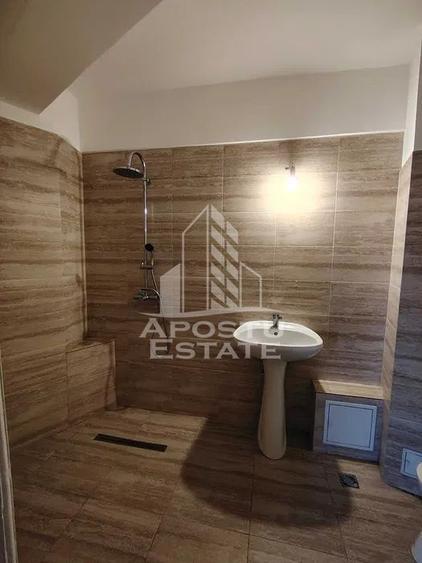 Apartament cu 3 camere, 2 bai,2 balcoane, etaj intermediar,Iuliu Maniu