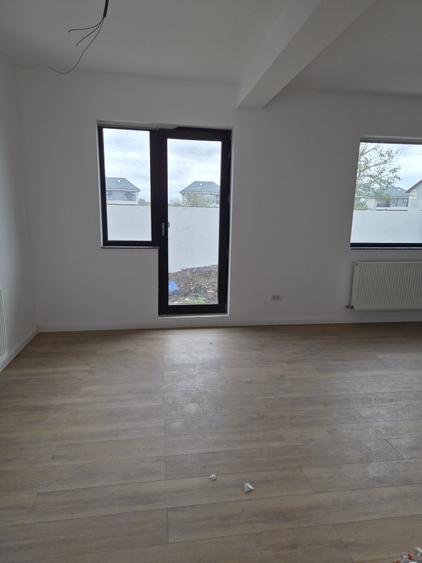Vilă elegantă cu 5 camere si 3 bai + mansarda + garaj – Zona Cristalului