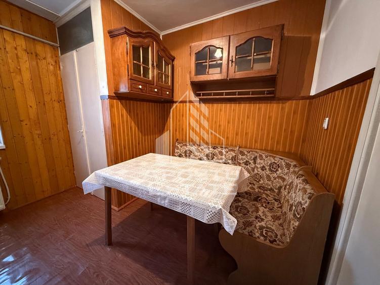 Apartament cu 3 camere, etajul 1, centrala proprie, zona Cotu Mic