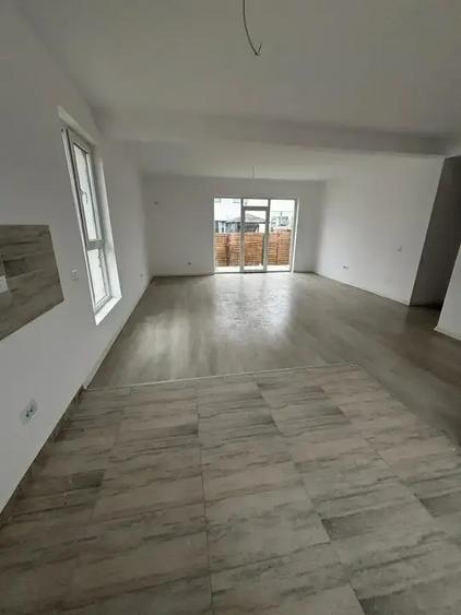 Casa De Vanzare 4 Camere | Finalizata | Curte Parcarea | Bariera