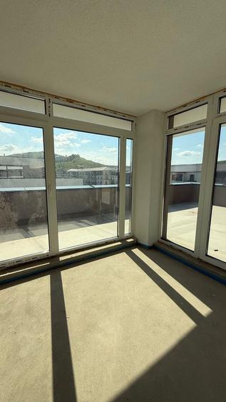 Penthouse exclusivist in Floresti, 88mp terasa, locatie centrala, bloc nou