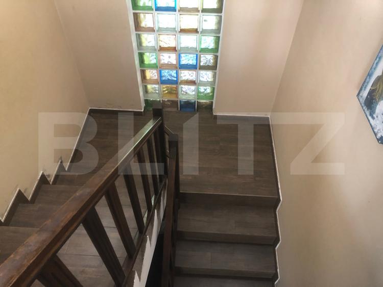 De vanzare casa 4 camere , 9 ari teren , intrare în Paulesti