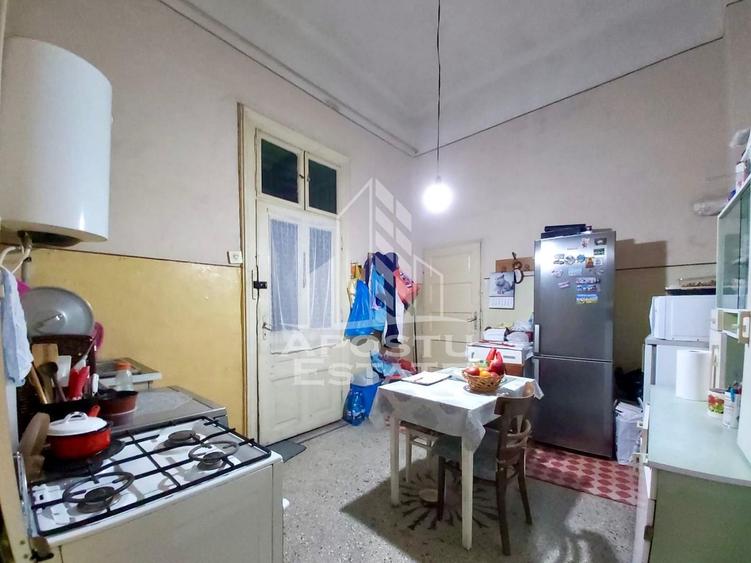 Apartament 3 camere cu vedere si balcon spre Piata Catedralei