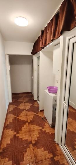 Vand 3 camere, parcare