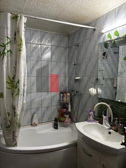 Vând apartament cu 3 camere și 2 băi în zona Militari