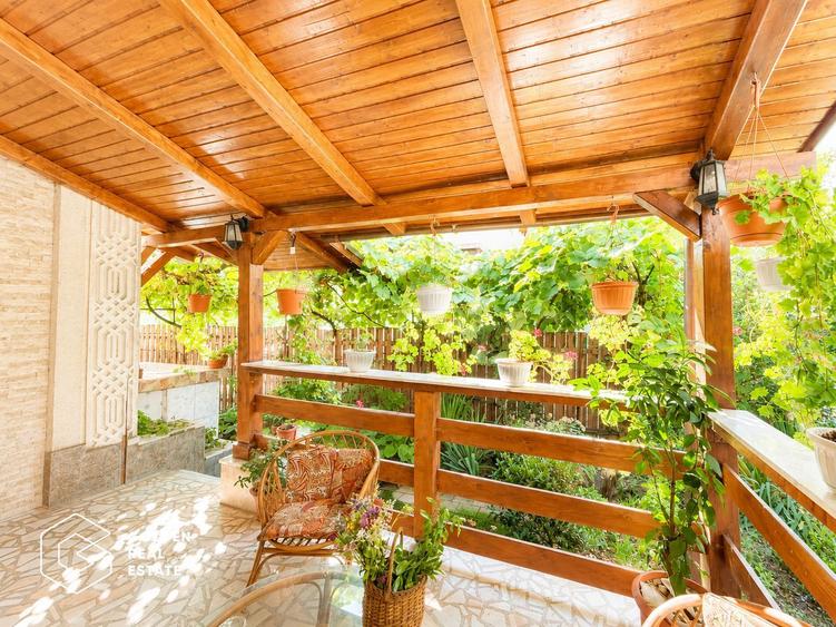 Apartament la casa cu 3 camere, zona Centrala