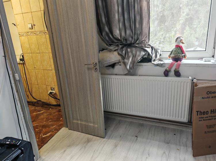 Garsoniera libera la vanzare zona Piata Tractorul