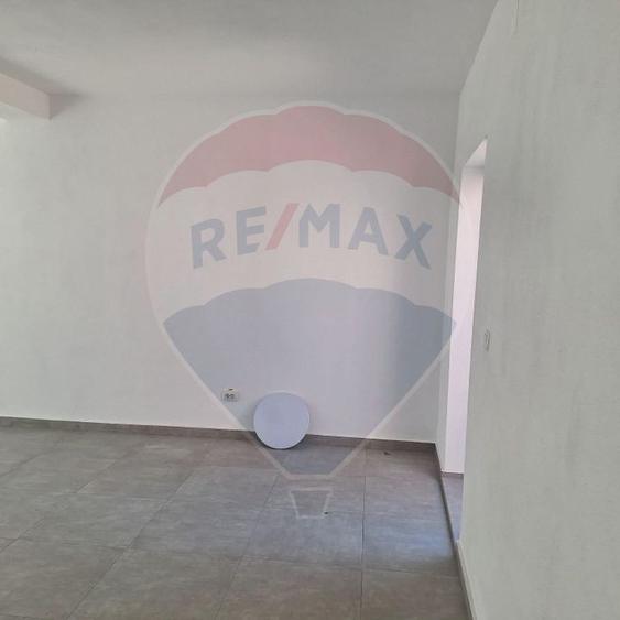 Spațiu comercial de închiriat – Zonă cu trafic intens, lângă Piață