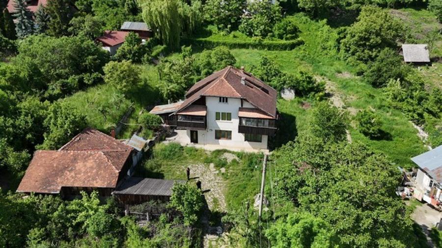 Vilă P+1+M + teren 1.584 mp, poziție ultracentrală – Târgu Neamț