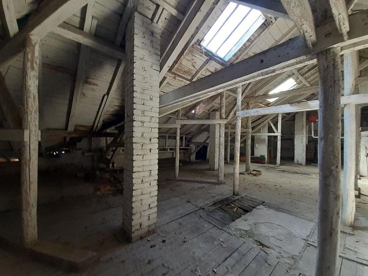 Casa in stil brancovenesc si teren 1750 mp in zona Piata Romana