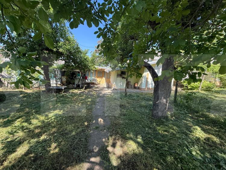 Casă bătrânească cu 2 fronturi stradale, 3095 mp teren, Flămânzi - Botoșani