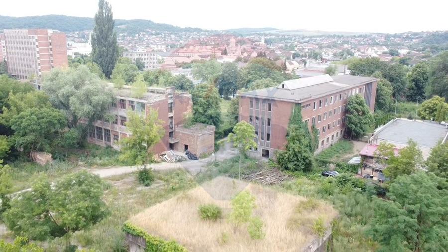Patrimoniu Industrial, teren si clădiri, lângă Castelul Corvinilor
