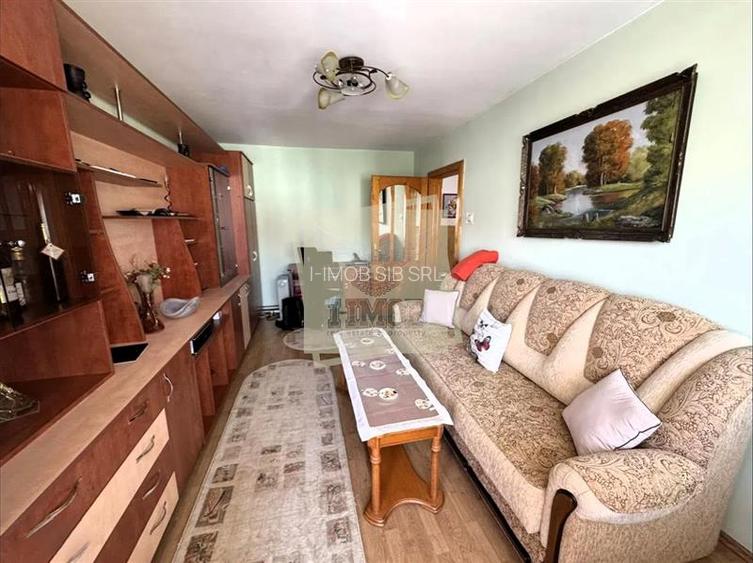 Apartament decomandat cu 3 camere 2 balcoane si pivnita in Valea Aurie - 2