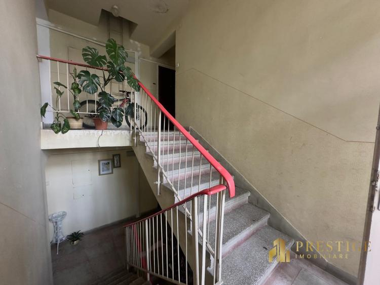 Apartament cu 3 camere de vanzare pe str.Selimbarului-Oradea