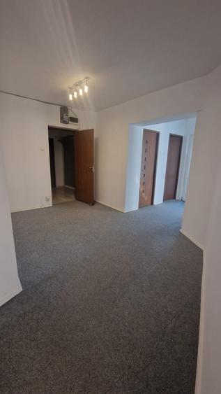 UNIVERSITATE - proprietar, BLOC 1980, AP 4 camere decomandat